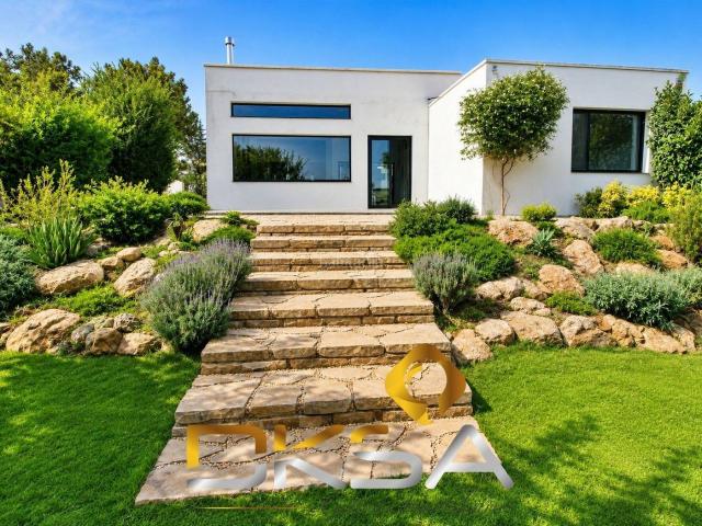 Chalet en venta en Pobla Tornesa la. Chalet urbano de 343 m2 construidos y 1.912 m2 de parcela en La Marmudella. Chalets Pobla Tornesa.