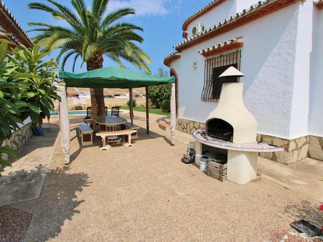 Chalet en venta en Poblets els. Oportunidad cerca de la playa de Almadraba. Chalets Poblets.