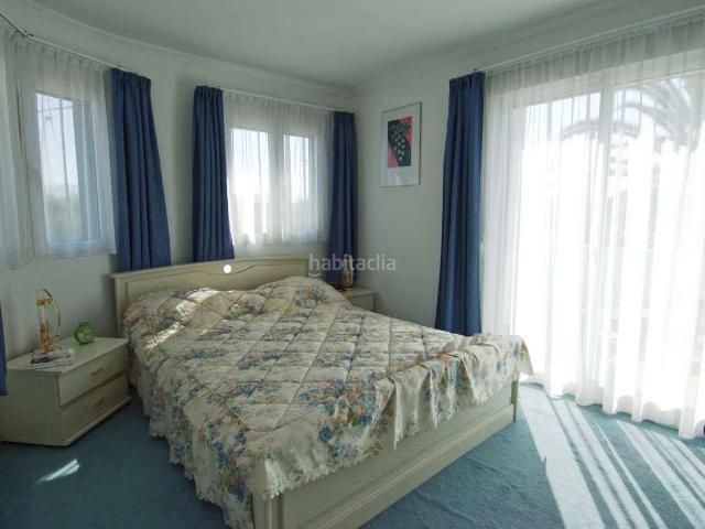 Chalet en venta en Poblets els. Villa a 100 m de mar. Chalets Poblets.