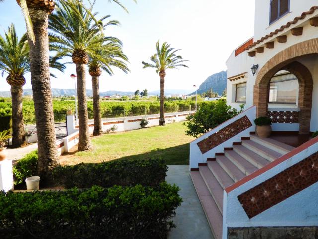 Chalet en venta en Poblets els. VILLA ESTILO MEDITERRANEO A LA VENTA. Chalets Poblets.