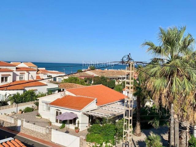 Chalet en venta en Poblets els. Villa luminosa, muy bien mantenido y reformada a 100m de la playa de Els Poblets. Chalets Poblets.