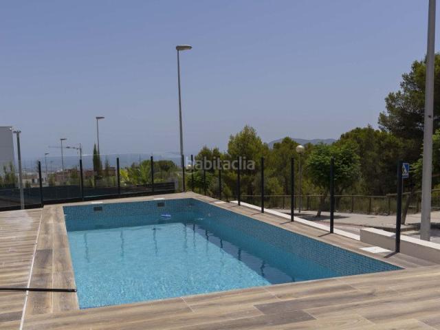 Chalet en venta en Polop, Casco urbano. Villa de 3 dormitorios y 3 baños con piscina y jardín en Polop. Chalets.