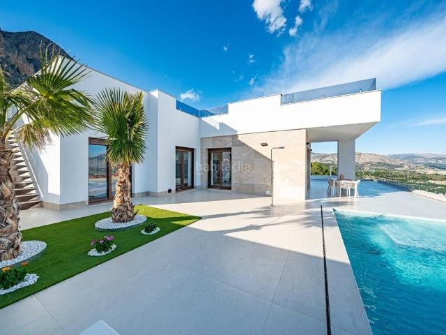 Chalet en venta en Polop, Balcón de Ponoig Polop Paradis Polop Hills. Impresionante villa de obra nueva en Polop con vistas al mar, amplia parcela y piscina privada. Chalets.