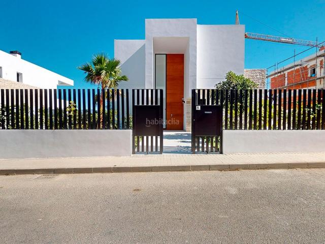 Chalet en venta en Polop, Balcón de Ponoig Polop Paradis Polop Hills. Villa de 3 dormitorios y 3 baños con piscina y jardín en Polop. Chalets.