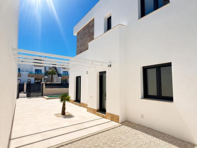 Chalet en venta en Polop, La Alberca. VILLA DE OBRA NUEVA LLAVE EN MANO EN LOS ALTOS DE POLOP DISEÑO, EFICIENCIA Y CONFORT. Chalets.