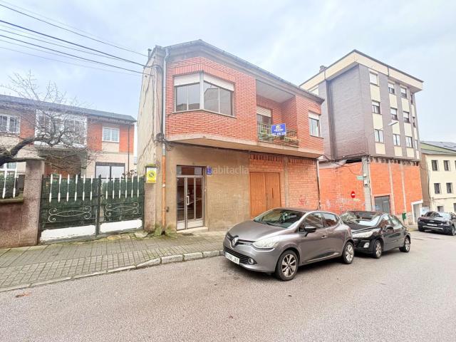 Chalet en venta en Ponferrada, Zona Alta. OPORTUNIDAD! AMPLIA CASA UNIFAMILIAR CON JARDIN DE 258 m2 EN LA ZONA ALTA. Chalets.