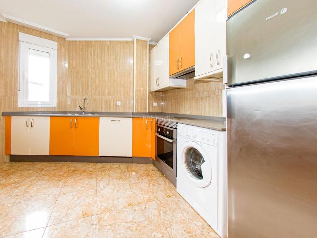 Chalet en venta en Ponferrada, Compostilla Columbrianos. Chalet independiente en Ponferrada. 452m2, 5d, 3b, terraza, garaje y 750 m2 de terreno. Chalets.