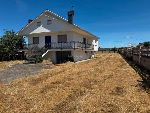 Chalet en venta en Ponferrada, Cuatro Vientos. CHALET INDEPENDIENTE EN FUENTESNUEVAS PONFERRADA. Chalets.