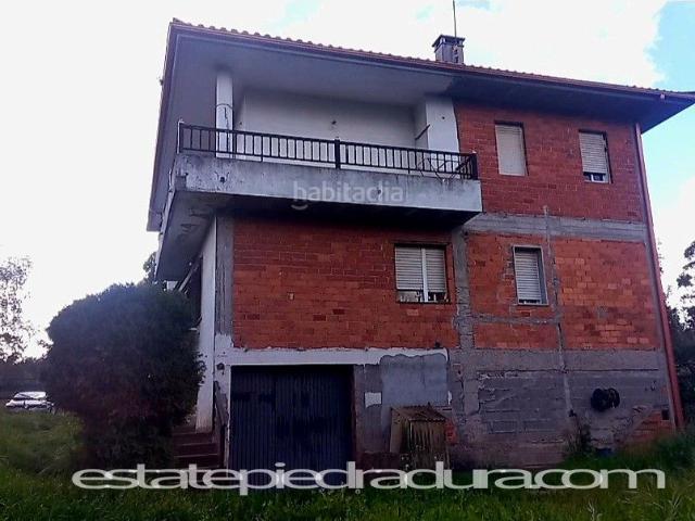 Chalet en venta en Pontevedra, Parroquias Rurales. ¡Tu Sueño Gallego te Espera en Mourente! Chalet con Gran Parcela: El Hogar Perfecto para Vivir y Emprender en Paz. Chalets.