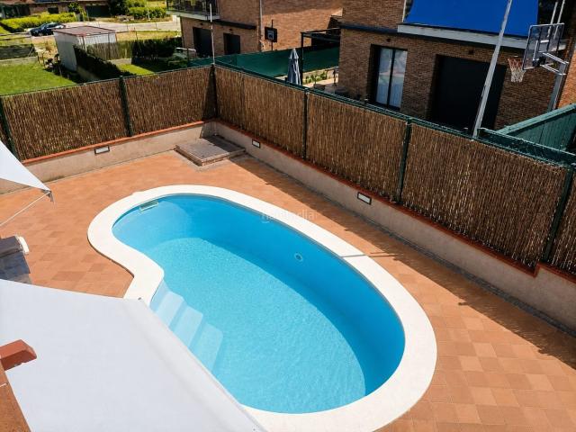 Chalet en venta en Porqueres. OPORTUNIDAD EN PORQUERES!. Chalets.