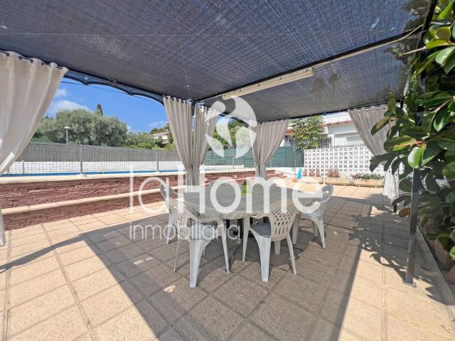 Chalet en venta en Paterna, La Cañada. UN HOGAR PARA VIVIRLO POR DENTRO Y POR FUERA. Chalets.