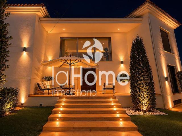 Chalet en venta en Paterna, La Cañada. VIVIENDA ELEGANTE, DISEÑADA CON ESTILO ATEMPORAL Y LUZ NATURAL EN TODO SU INTERIOR. Chalets.