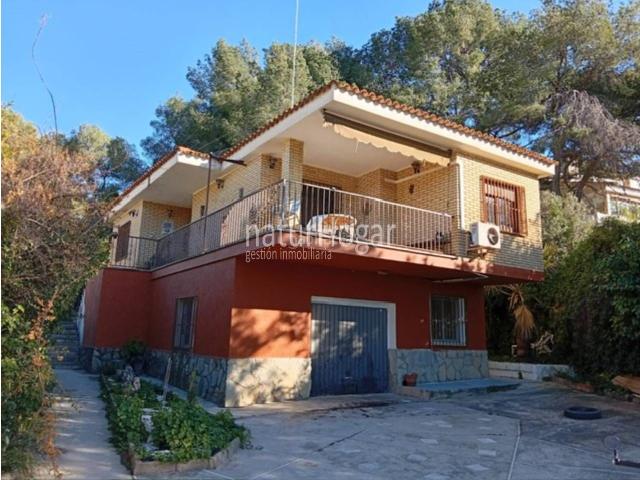 Chalet en venta en Paterna, La Cañada. VIVIENDA SITUADA EN MUY BUENA ZONA, CERCA DE METRO Y SERVICIOS. Chalets.