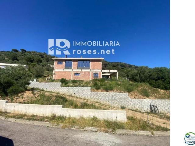 Chalet en venta en Pau. Gran casa moderna en construcción en Els Olivars. Una oportunidad única para personalizar su vivienda. Se vende en su estado actua. Chalets.