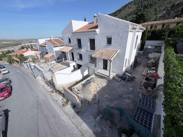 Chalet en venta en Padul. Casa Chalet adosado en venta en Calle F 1 51, Padul. Chalets.