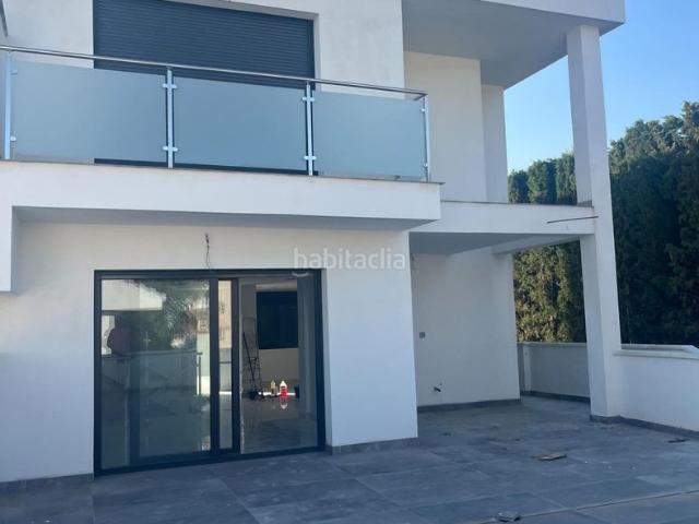 Chalet en venta en Padul. OBRA NUEVA LISTA PARA ENTRAR A VIVIR, CHALET DE DISEÑO MODERNO CON DOMOTICA Y CALIFICACION A, PISCINA, JARDIN, UBICADO EN URB. EL. Chalets.
