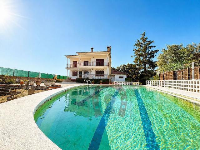 Chalet en venta en Palau solità i Plegamans, de 200 m² 4 habitaciones por 425.000