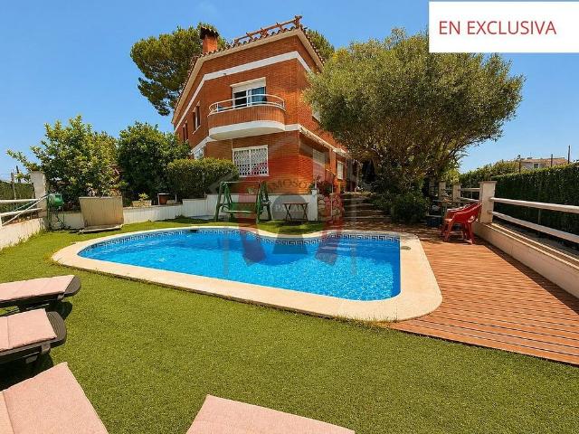 Chalet en venta en Palau solità i Plegamans, de 345 m² 6 habitaciones por 598.000