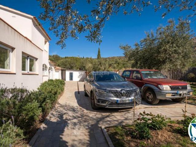 Chalet en venta en Palau saverdera. Magnífica villa reformada rodeada de naturaleza. Chalets.