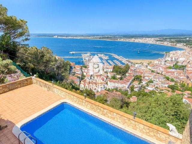 Casa en venta en Palau saverdera. Villa mediterránea con vistas impresionantes y gran terreno. Casas.