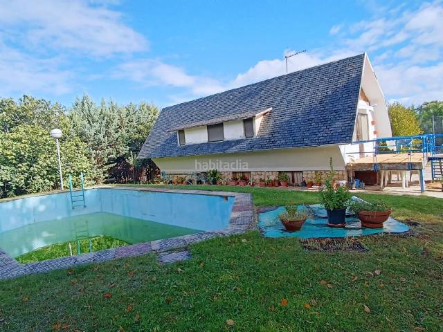 Chalet en venta en Palencia, Centro. CHALET PALENCIA CTRA. MONTE. Chalets.