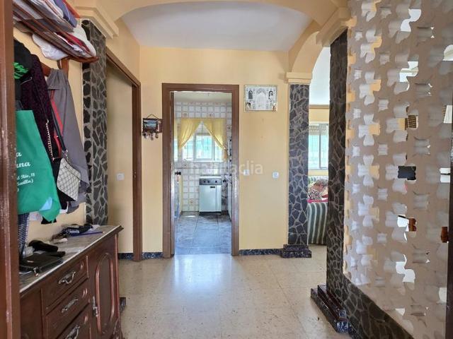 Chalet en venta en Palomares del Río. Chalet en venta en Urbanizaciones, 5 dormitorios. Chalets Palomares del.