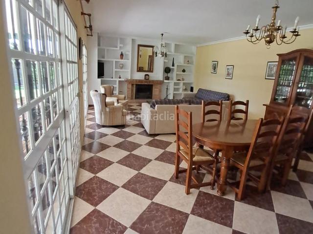 Chalet en venta en Palomares del Río. ESPECTACULAR CHALET DE UNA SOLA PLANTA CON SÓTAY Y PISCINA PRIVADA. Chalets Palomares del.