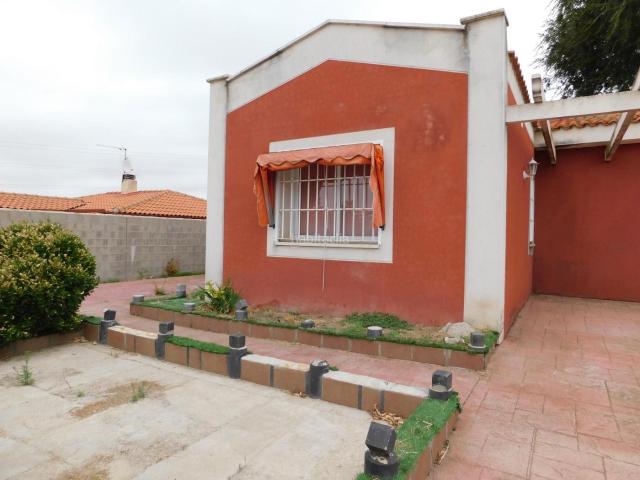 Chalet en venta en Palomeque. CASA PARA REFORMAR FINANCIACIÓN DEL 100. Chalets.