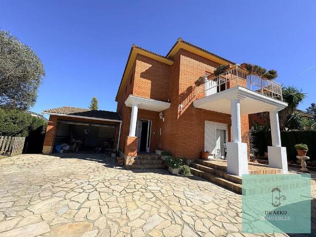 Chalet en venta en Pallejà, de 225 m² 5 habitaciones por 515.000