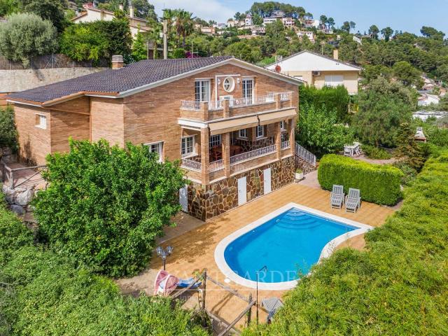 Chalet en venta en Pallejà. Preciosa propiedad en Fontpineda. Chalets.