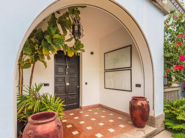 Chalet en venta en Palmas de Gran Canaria Las, Ciudad Jardín. Chalet independiente reformado con garaje y jardín. Chalets Palmas de Gran Canaria.