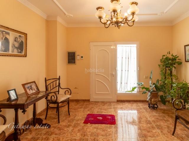 Chalet en venta en Palmas de Gran Canaria Las, Las Mesas El Toscón. Casa en venta Propiedad con dos viviendas independientes. Chalets Palmas de Gran Canaria.