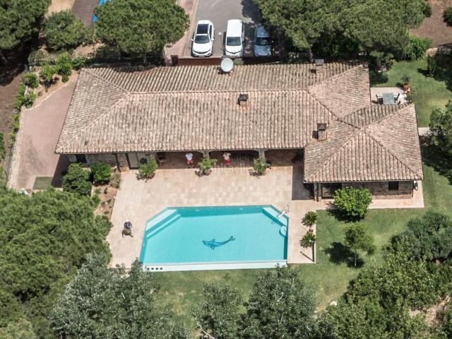 Chalet en venta en Pals Costa Brava. Villa de lujo con vistas al campo de golf de Pals Costa Brava. Chalets.