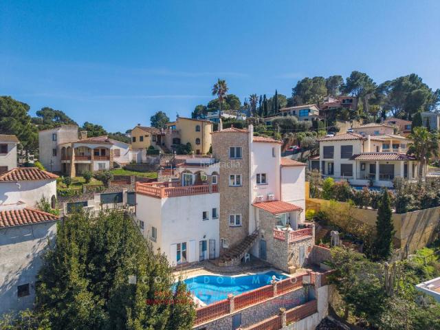 Chalet en venta en Pals Costa Brava. Medes, una propiedad única para vivir, compartir e invertir junto al mar. Chalets.