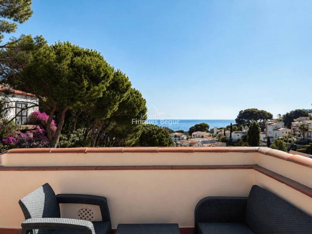 Chalet en venta en Pals Costa Brava. Pals, Villa de lujo con vistas al mar a solo 5 minutos de la Playa de Pals. Chalets.