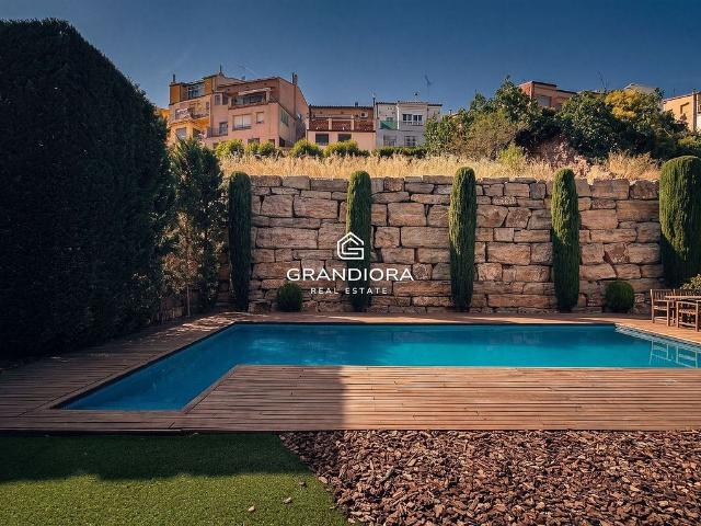 Chalet en venta en pasaje De Cecchini, Manresa, de 469 m² 5 habitaciones por 740.000
