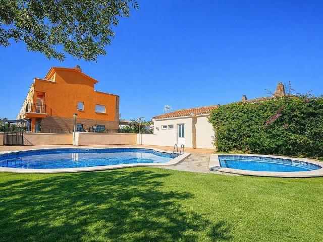 Chalet en venta en pasaje Del Rescat, Salou, de 190 m² 4 habitaciones por 320.000