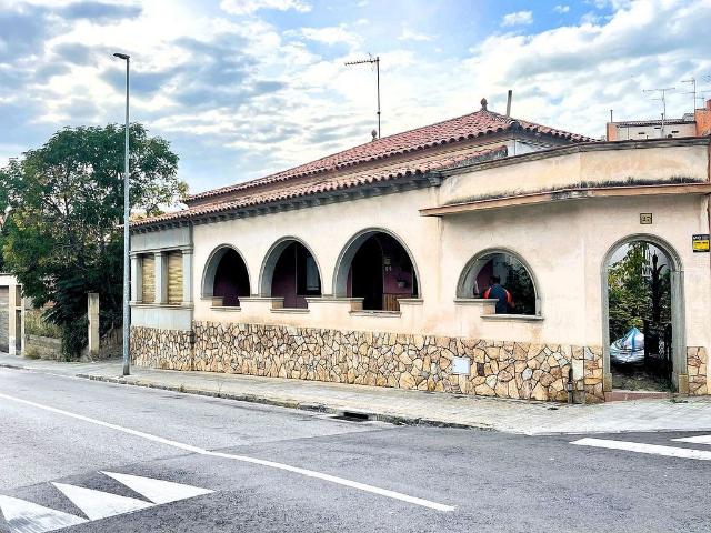 Chalet en venta en paseo Cervantes, Navarcles, de 127 m² 4 habitaciones por 229.000