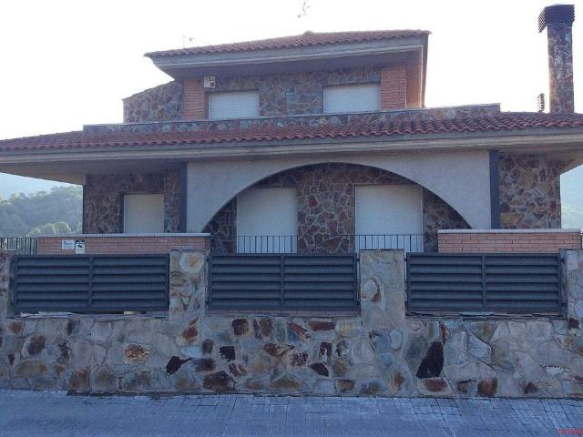 Chalet en venta en paseo De la Estació de Torreblanca, Vacarisses, de 409 m² 3 habitaciones por 379.000