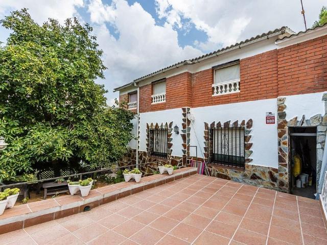 Chalet en venta en paseo De Les Oliveres, Vacarisses, de 203 m² 5 habitaciones por 310.000