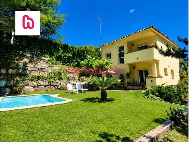 Chalet en venta en paseo De Les Roques, Castellar del Vallès, de 230 m² 5 habitaciones por 475.000
