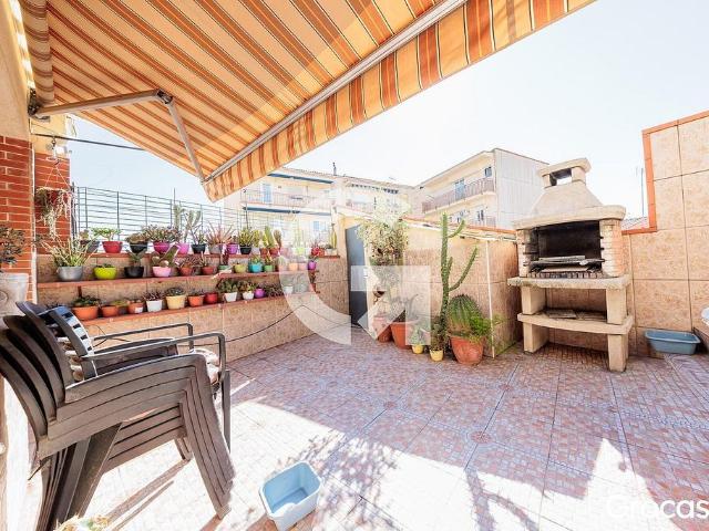 Chalet en venta en paseo Del Vintidos de Juliol, Terrassa, de 250 m² 5 habitaciones por 390.000