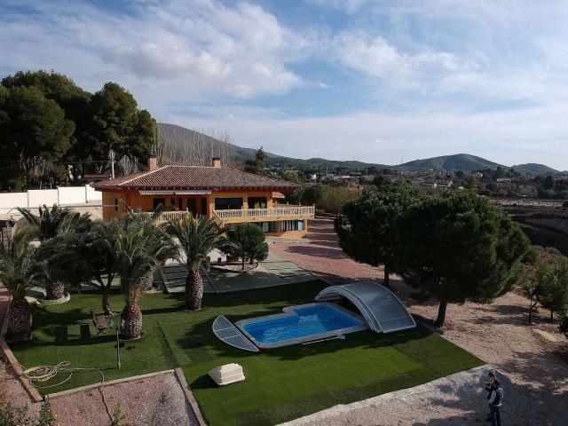 Chalet en venta en Petrer. Chalets.
