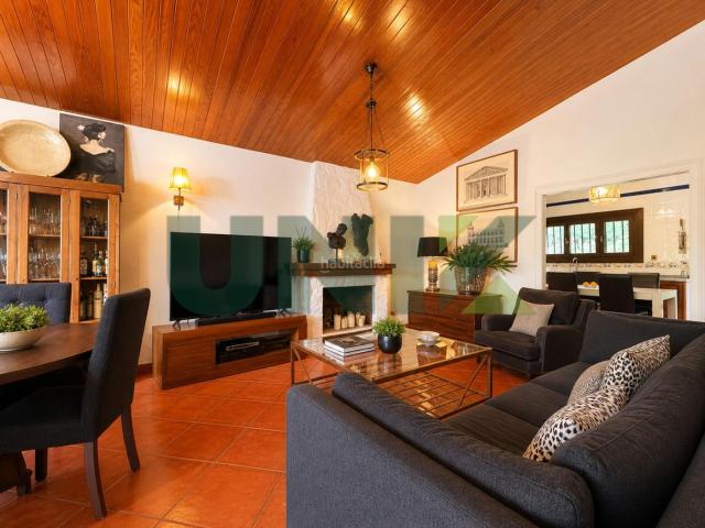 Chalet en venta en Petrer. Exclusivo chalet independiente con piscina, gran parcela y entorno privilegiado en Loma Bada, Petre. Chalets.