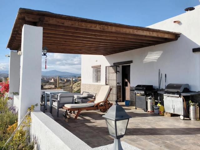 Chalet en venta en Pechina. Casa independiente con piscina sobre una amplia parcela de 10.880 m². Chalets.