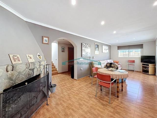 Chalet en venta en Pedralba, Urbanizacion les mallades 1