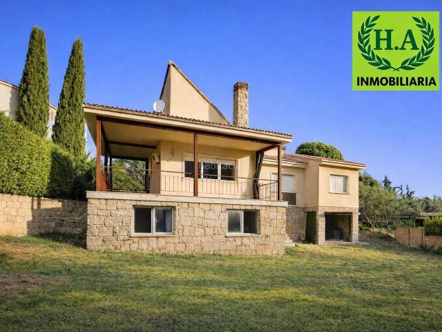 Chalet en venta en Pedrezuela. Exclusivo Chalet Unifamiliar en Urbanización Privada. Chalets.