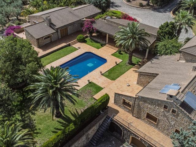 Chalet en venta en Pedreguer, La Sella. Exclusiva finca señorial con arquitectura mallorquina tradicional en La Sella Entre Dénia y Jávea. Chalets.