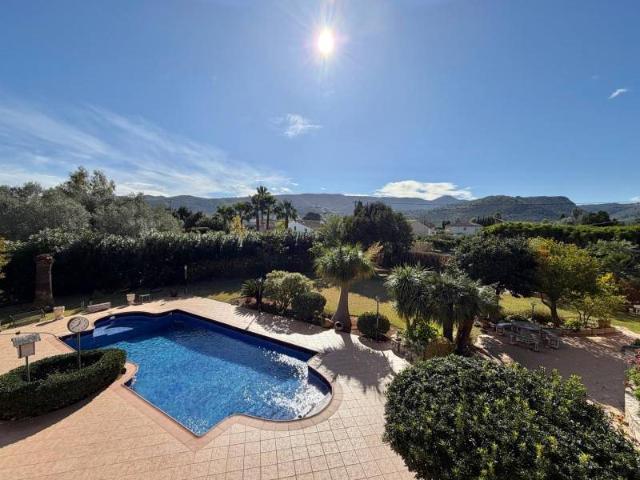 Chalet en venta en Pedreguer Gran chalet en una parcela priv. 673m² Pedreguer