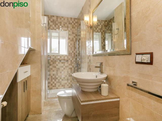 Chalet en venta en Peligros. SE VENDE ESPECTACULAR CHALET EN MONTELUZ. Chalets.